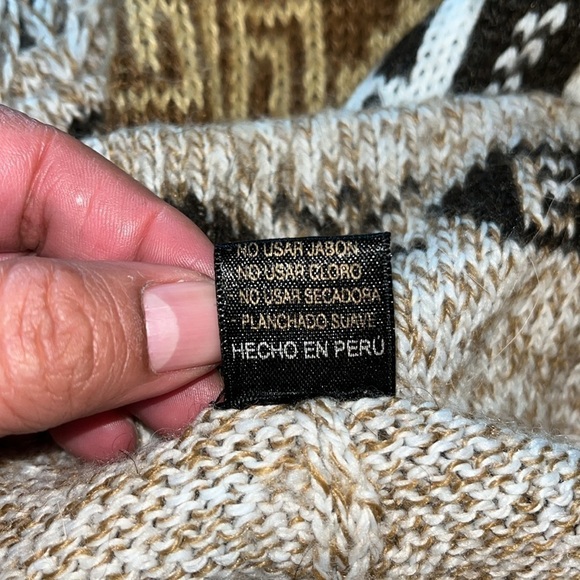 Alpaca short poncho - brown One Size fits most.  Excellent Condition. Super Soft - Picture 7 of 7